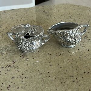 Arthur Court Grape sugar and creamer set